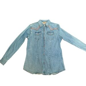 RARE FIND! Vintage Wrangler Button Snap Denim Shirt for Women 
Size Small